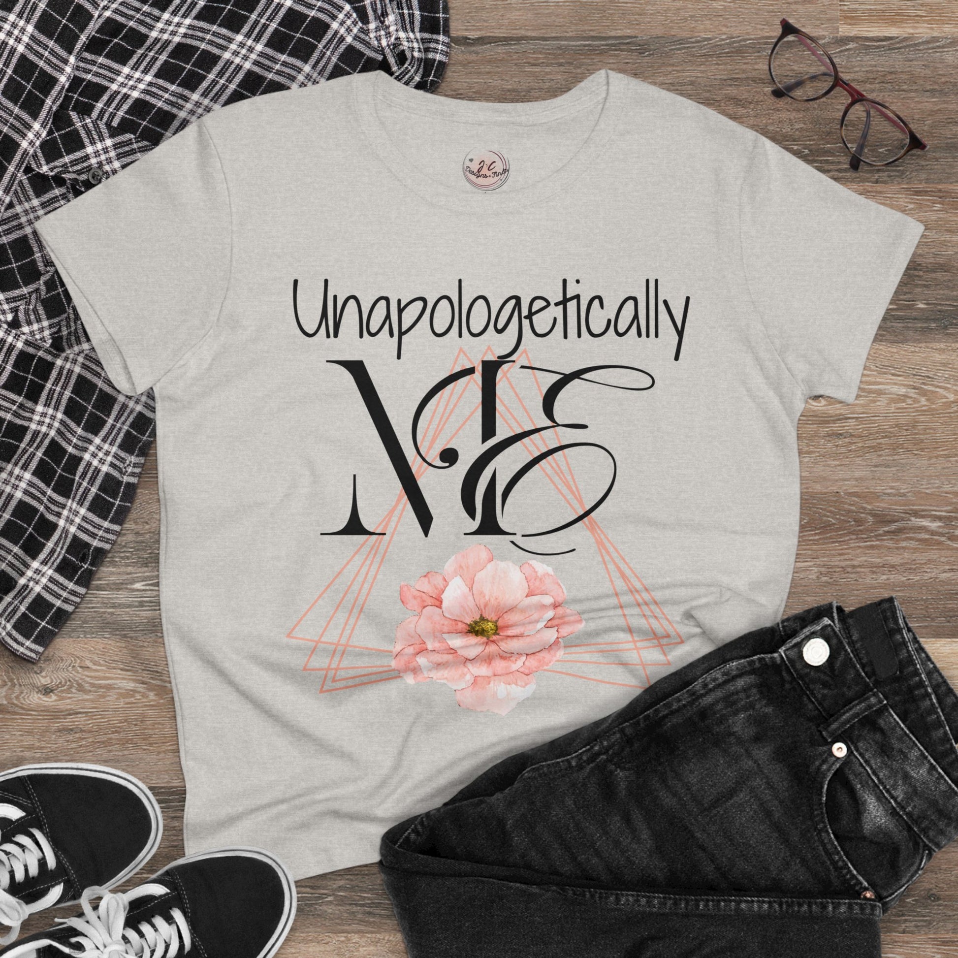 Women's Unapologetically Me Tshirt - Offset peach colored triangles with one solid peach flower in the bottom center - Unapologetically in handwritten font over ME in a large proper and then cursive wrapped around the M. Exuding all the confidence that women should have with a but of style and attitude. - grey